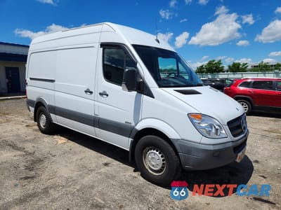 Czwarte zdjęcie samochodu z boku: 2011 MERCEDES-BENZ SPRINTER VIN:WD3PE7CC7B5574416 - miniatura