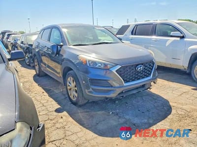 Czwarte zdjęcie samochodu z boku: 2019 HYUNDAI TUCSON SE VIN:KM8J23A44KU909092 - miniatura