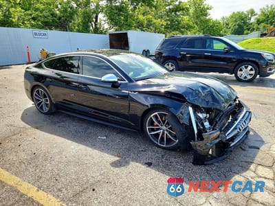 Czwarte zdjęcie samochodu z boku: 2019 AUDI S5 PRESTIGE VIN:WAUC4CF50KA017638 - miniatura