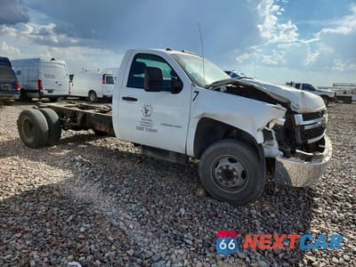 Czwarte zdjęcie samochodu z boku: 2014 CHEVROLET SILVERADO C3500 VIN:1GB3CZC85EF151810 - miniatura