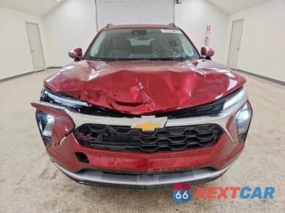Piąte zdjęcie samochodu w środku: 2025 CHEVROLET TRAX 1LT VIN:KL77LHEP2SC240823 - miniatura