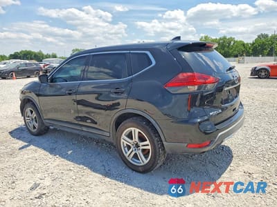 Drugie zdjęcie samochodu z przodu: 2017 NISSAN ROGUE S VIN:KNMAT2MV5HP573802 - miniatura