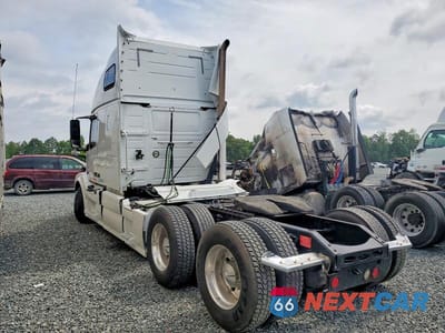 Trzecie zdjęcie samochodu z tyłu: 2015 VOLVO VNL SEMI TRUCK VIN:4V4NC9EG9FN182790 - miniatura