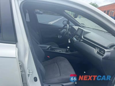 Piąte zdjęcie samochodu w środku: 2018 TOYOTA C-HR XLE VIN:NMTKHMBX0JR023438 - miniatura