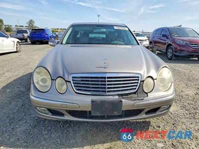 Piąte zdjęcie samochodu w środku: 2005 MERCEDES-BENZ E 500 VIN:WDBUF70J35A657442 - miniatura