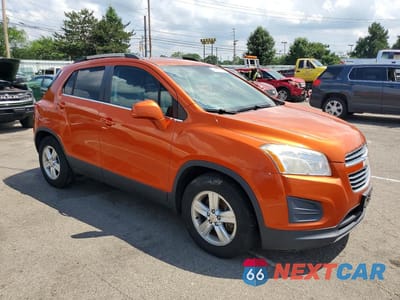 Czwarte zdjęcie samochodu z boku: 2015 CHEVROLET TRAX 1LT VIN:KL7CJLSBXFB134311 - miniatura