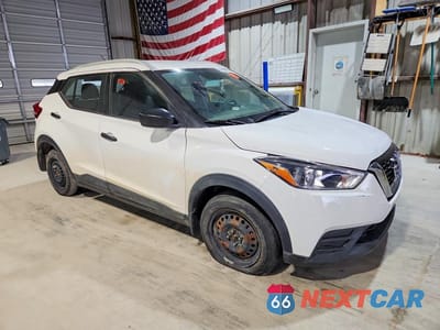 Czwarte zdjęcie samochodu z boku: 2018 NISSAN KICKS S VIN:3N1CP5CU0JL508142 - miniatura