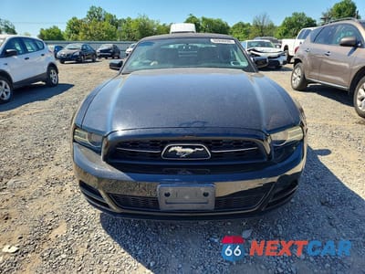 Piąte zdjęcie samochodu w środku: 2014 FORD MUSTANG VIN:1ZVBP8EM1E5329778 - miniatura