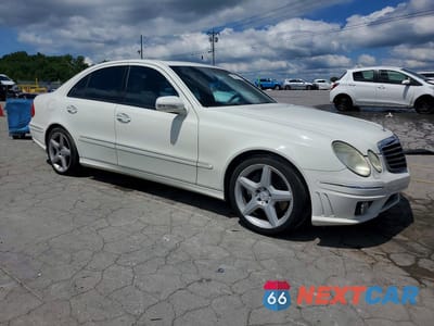 Czwarte zdjęcie samochodu z boku: 2009 MERCEDES-BENZ E 550 VIN:WDBUF72X19B377343 - miniatura