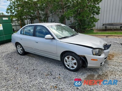 Czwarte zdjęcie samochodu z boku: 2004 HYUNDAI ELANTRA GLS VIN:KMHDN46D94U863894 - miniatura