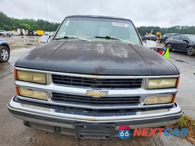 Piąte zdjęcie samochodu w środku: 1999 CHEVROLET TAHOE C1500 VIN:1GNEC13R5XR150115 - miniatura