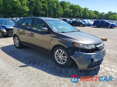 Czwarte zdjęcie samochodu z boku: 2012 KIA FORTE EX VIN:KNAFU5A26C5469478 - miniatura