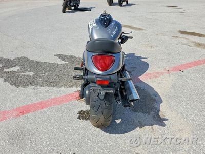 Czwarte zdjęcie samochodu z boku: 2018 SUZUKI VZ1500 VIN:JS1VY55A1J2100086 - miniatura