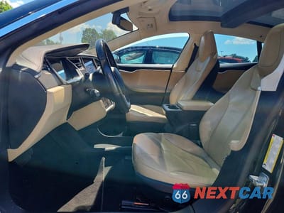 Zdjęcie 7 z 12 samochodu: 2013 TESLA MODEL S VIN:5YJSA1DN5DFP09094 - miniatura