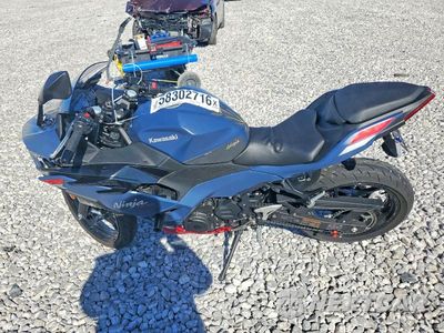 Trzecie zdjęcie samochodu z tyłu: 2026 KAWASAKI EX500 VIN:ML5EXGG15TDA83587 - miniatura