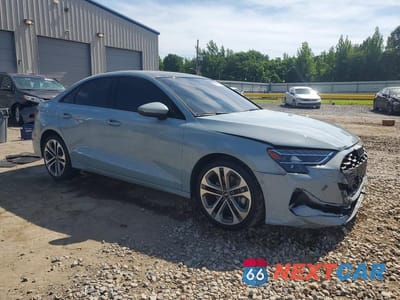 Czwarte zdjęcie samochodu z boku: 2025 AUDI A3 PREMIUM VIN:WAUGUDGY9SA110318 - miniatura