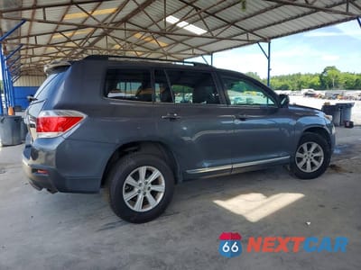 Trzecie zdjęcie samochodu z tyłu: 2013 TOYOTA HIGHLANDER SE VIN:5TDZK3EH4DS129279 - miniatura