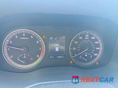 Zdjęcie 8 z 10 samochodu: 2016 HYUNDAI TUCSON SE VIN:KM8J3CA47GU184124 - miniatura