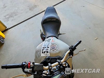 Piąte zdjęcie samochodu w środku: 2019 YAMAHA MT09 VIN:JYARN53E6KA006388 - miniatura