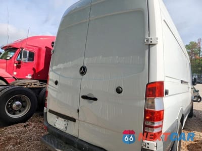 Zdjęcie 10 z 13 samochodu: 2014 MERCEDES-BENZ SPRINTER 2500 DELIVERY VAN VIN:WD3PE8DC5E5881267 - miniatura