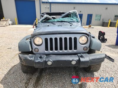 Piąte zdjęcie samochodu w środku: 2016 JEEP WRANGLER UNLIMITED SPORT VIN:1C4BJWDG4GL327865 - miniatura
