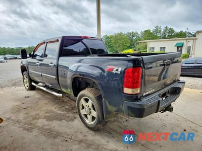 Drugie zdjęcie samochodu z przodu: 2011 GMC SIERRA K2500 DENALI VIN:1GT125C87BF197732 - miniatura