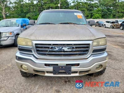 Piąte zdjęcie samochodu w środku: 2005 GMC NEW SIERRA K1500 VIN:2GTEK13T051323780 - miniatura