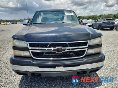 Piąte zdjęcie samochodu w środku: 2006 CHEVROLET SILVERADO K1500 VIN:1GCEK19V26Z264748 - miniatura