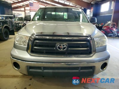 Piąte zdjęcie samochodu w środku: 2010 TOYOTA TUNDRA DOUBLE CAB SR5 VIN:5TFUM5F14AX013328 - miniatura