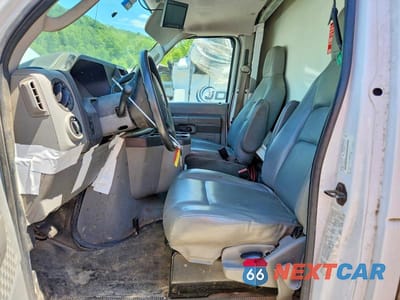 Zdjęcie 7 z 12 samochodu: 2017 FORD E450 BOX TRUCK VIN:1FDXE4FS5HDC34229 - miniatura