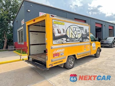 Czwarte zdjęcie samochodu z boku: 2004 GMC SAVANA CUTAWAY G3500 VIN:1GDGG31V141906479 - miniatura