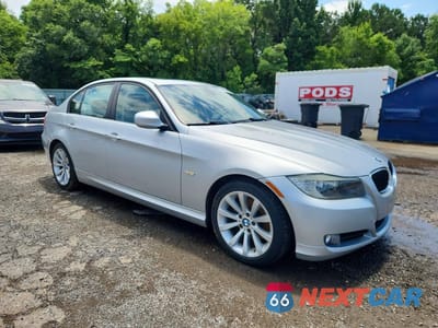 Czwarte zdjęcie samochodu z boku: 2011 BMW 328 I VIN:WBAPH7C56BE682473 - miniatura