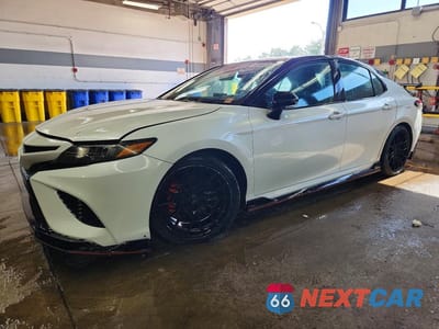 2021 TOYOTA CAMRY TRD 4T1KZ1AK8MU048764 - główne zdjęcie licytacji z USA - miniatura