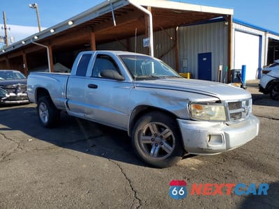Czwarte zdjęcie samochodu z boku: 2008 DODGE DAKOTA SLT VIN:1D7HW42K58S520305 - miniatura