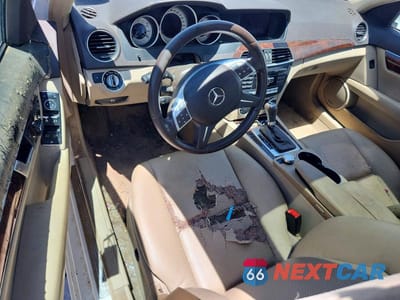 Zdjęcie 8 z 12 samochodu: 2013 MERCEDES-BENZ C 250 VIN:WDDGF4HB4DA783145 - miniatura