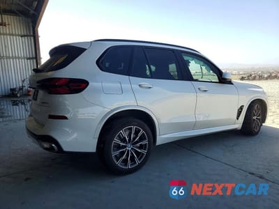 Trzecie zdjęcie samochodu z tyłu: 2024 BMW X5 XDRIVE50E VIN:5UX43EU04R9T34586 - miniatura