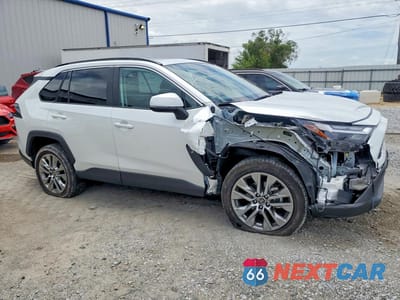 Czwarte zdjęcie samochodu z boku: 2023 TOYOTA RAV4 XLE PREMIUM VIN:2T3C1RFV8PW251534 - miniatura