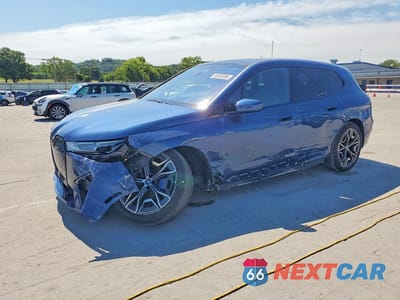 2025 BMW IX XDRIVE50 WB523CF0XSCU48350 - główne zdjęcie licytacji z USA - miniatura