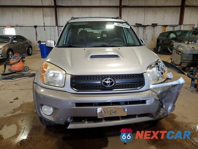 Piąte zdjęcie samochodu w środku: 2004 TOYOTA RAV4 BASE VIN:JTEHD20VX46005607 - miniatura