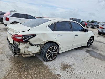 Trzecie zdjęcie samochodu z tyłu: 2017 NISSAN ALTIMA 2.5 SR VIN:1N4AL3AP8HC160765 - miniatura