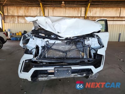 Piąte zdjęcie samochodu w środku: 2024 CHEVROLET TAHOE 4WD V8 VIN:1GNSKLED8RR159803 - miniatura