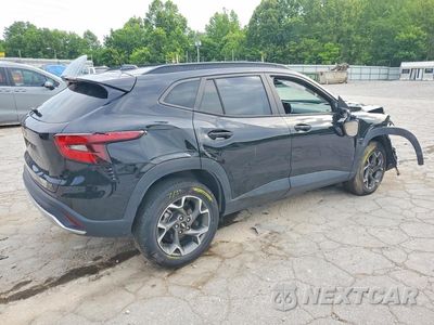 Trzecie zdjęcie samochodu z tyłu: 2024 CHEVROLET TRAX 1LT VIN:KL77LHE21RC244389 - miniatura