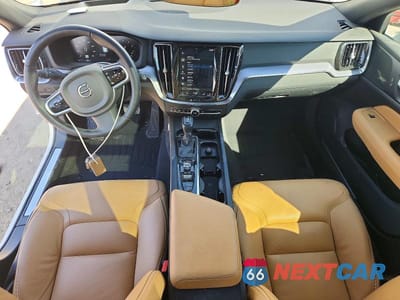 Zdjęcie 8 z 13 samochodu: 2020 VOLVO V60 CROSS COUNTRY T5 MOMENTUM VIN:YV4102WK6L1037932 - miniatura