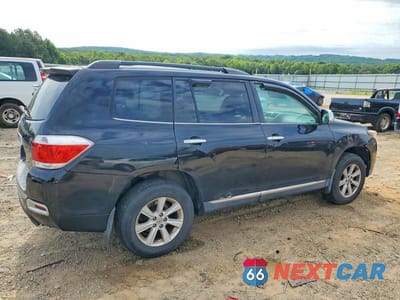 Trzecie zdjęcie samochodu z tyłu: 2012 TOYOTA HIGHLANDER BASE VIN:5TDBK3EH5CS139996 - miniatura