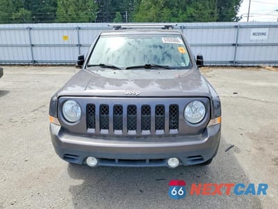 Piąte zdjęcie samochodu w środku: 2016 JEEP PATRIOT LATITUDE VIN:1C4NJPFA2GD599577 - miniatura