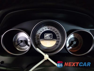Zdjęcie 9 z 12 samochodu: 2012 MERCEDES-BENZ C 300 4MATIC VIN:WDDGF8BB9CA692788 - miniatura