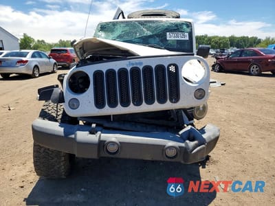 Piąte zdjęcie samochodu w środku: 2017 JEEP WRANGLER UNLIMITED SPORT VIN:1C4BJWDG9HL520160 - miniatura