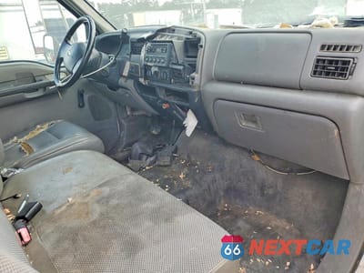 Piąte zdjęcie samochodu w środku: 2005 FORD F650 SUPER DUTY VIN:3FRNF65F55V150109 - miniatura