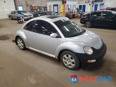 Czwarte zdjęcie samochodu z boku: 2002 VOLKSWAGEN NEW BEETLE GLS TDI VIN:3VWCP21CX2M439989 - miniatura