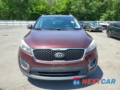 Piąte zdjęcie samochodu w środku: 2017 KIA SORENTO LX V6 VIN:5XYPGDA58HG234789 - miniatura